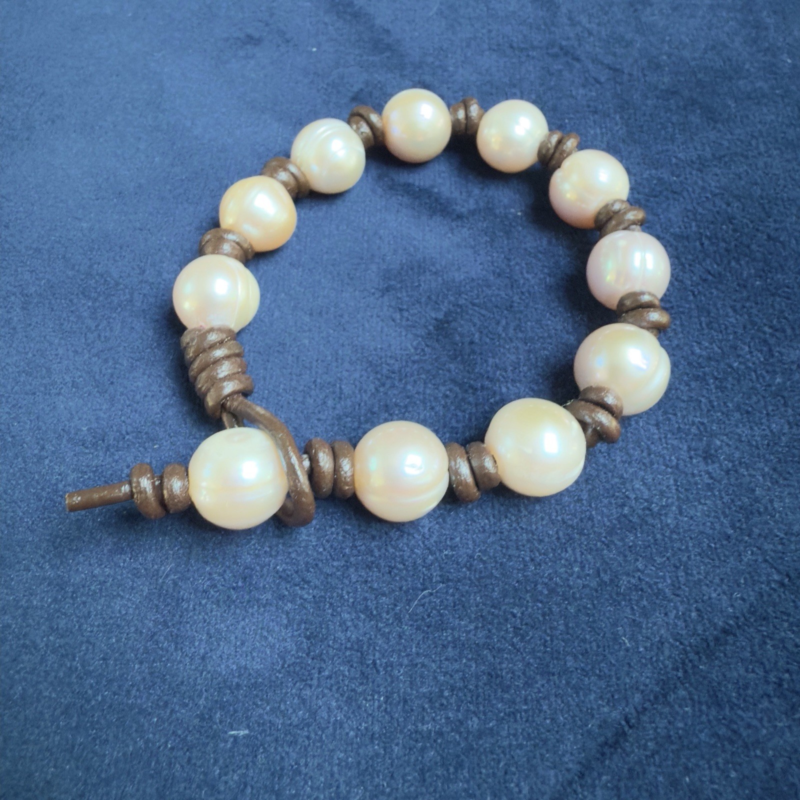 Medium Fresh Seawater Pearls In Leather