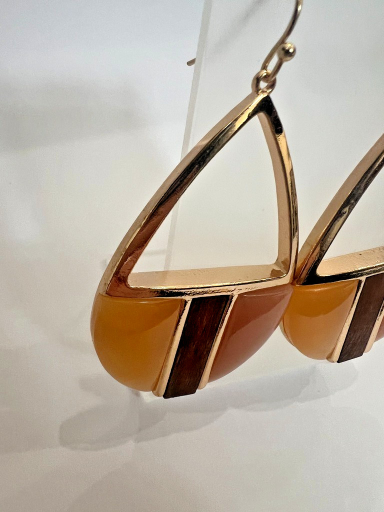 Uncas Int Gold Blush Wine Dangle Earrings Resin Wood Earth Tones Vendor Sample