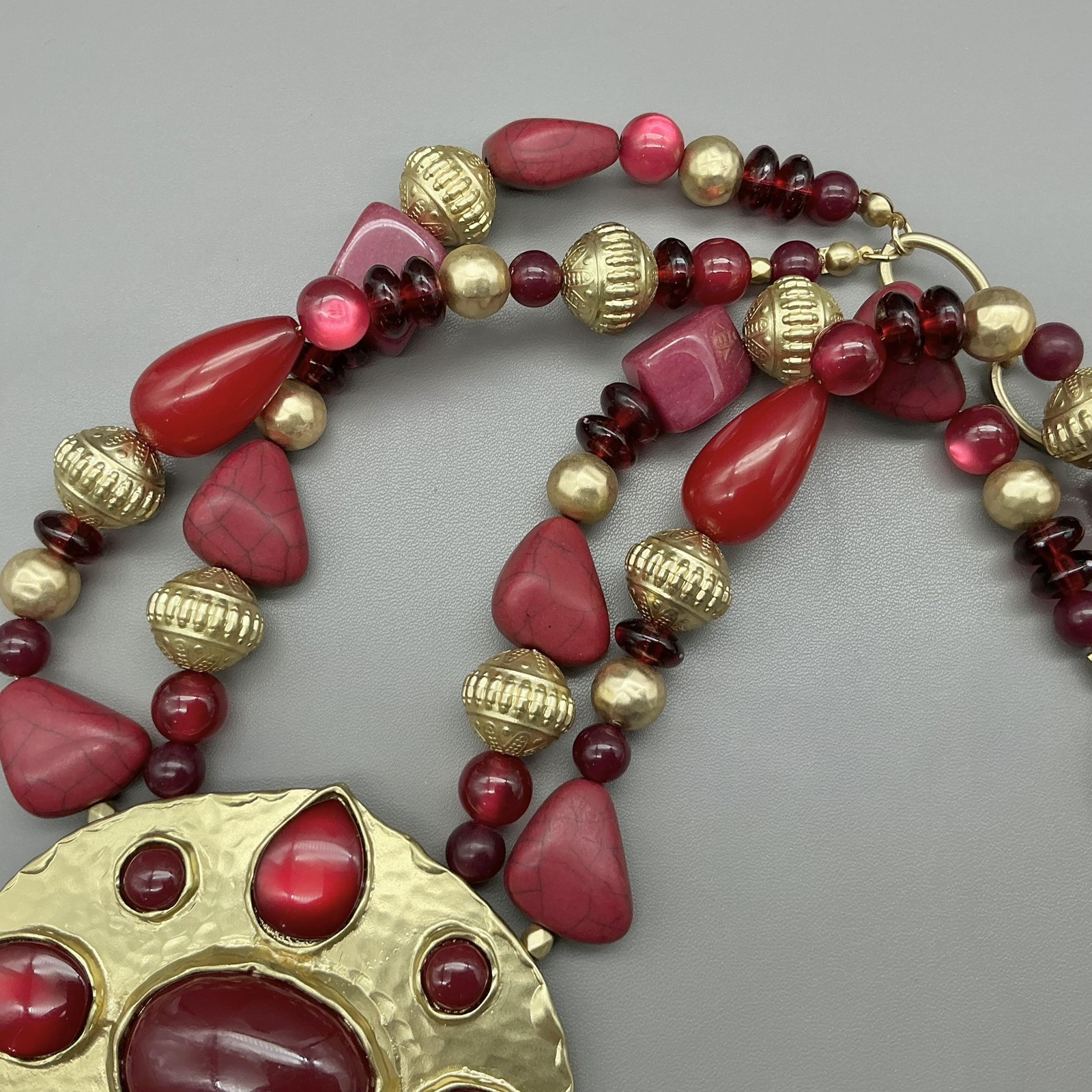 Chicos Necklace Red Beaded Statement Bib Oval Pendant Gold Tone 24 In Womens