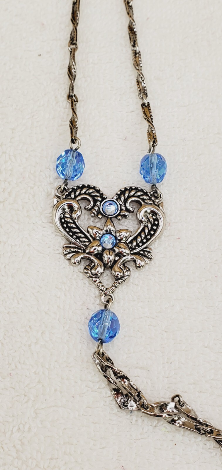 Vintage Silver Tone dangling blue crystal Heart pendant with 26″ necklace te02