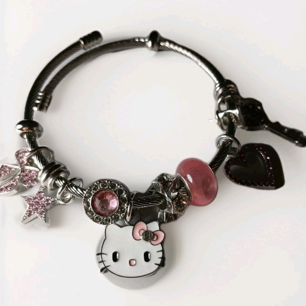Kitty Silvertone & Pink 8 Charm Stretch bracelet Girls,teens,adults,NEW