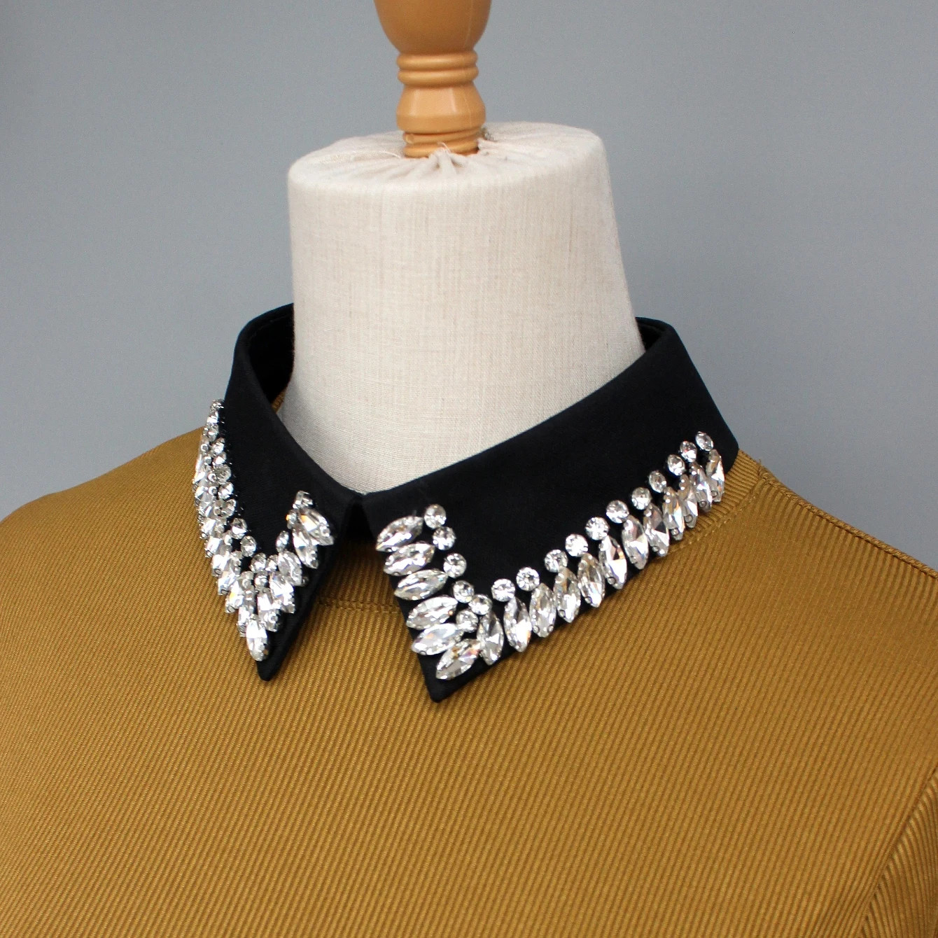 Retro rhinestone false collar. Luxurious beaded and shiny in spring, summer