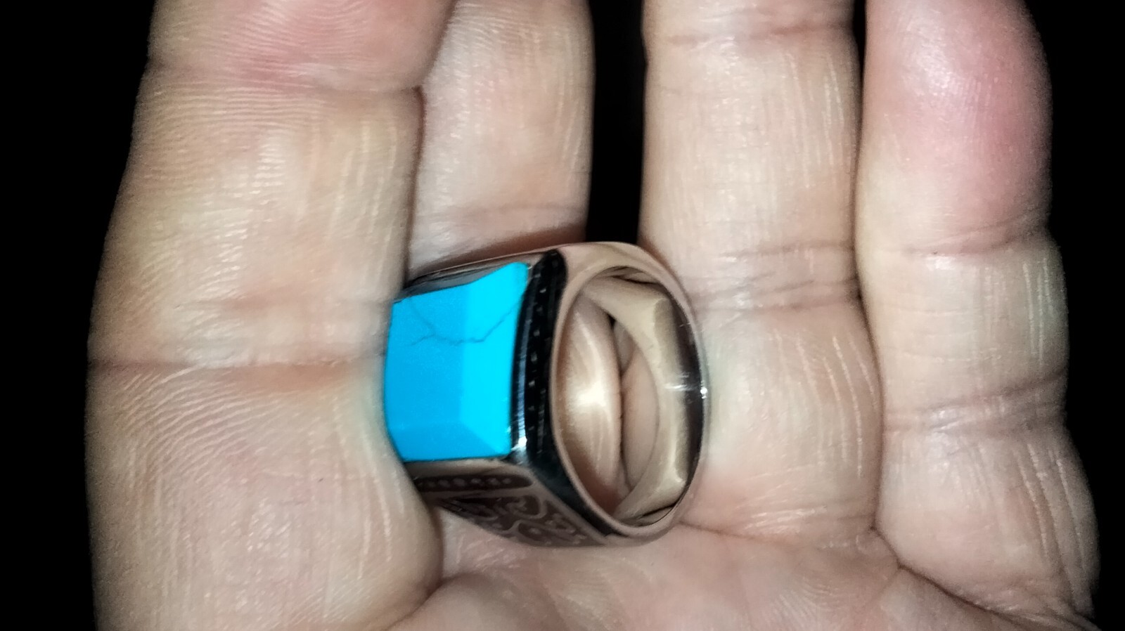 TK316 TUSK STAINLESS STEEL RING LOVELY ENGRAVING NOT A CRACK IN THE STONE
