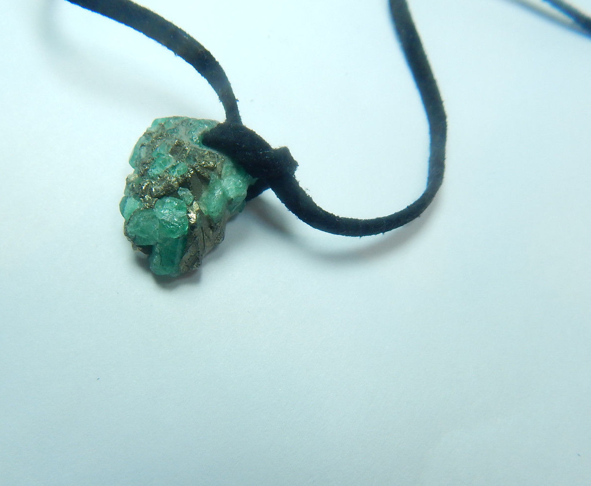 Colombian Emerald Rock with Crystals 26.00 Cts Raw Natural Mineral Beryl Muzo M