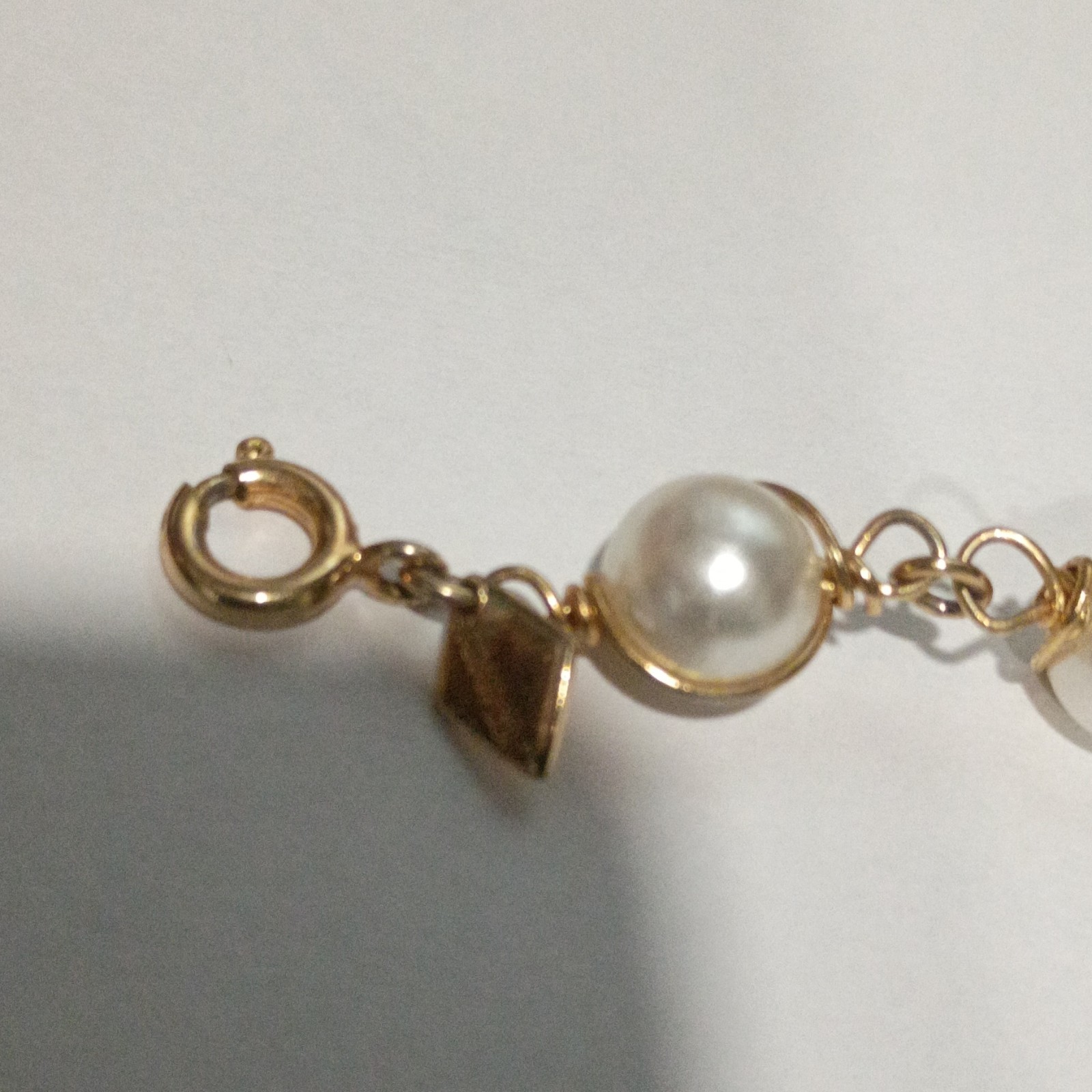 Gold Tone Cable Chain Bracelet w/ White Round Imitation Pearls, 7in