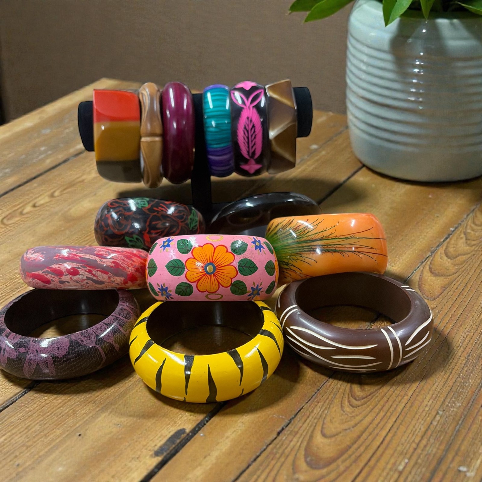 Set of 4 Assorted Chunky Retro-Style Bracelets – Mixed Styles
