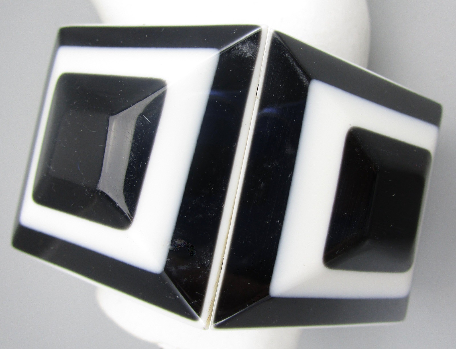 MARION GODART BLACK & WHITE SQUARE PANEL RESIN STRETCH BRACELET – FRANCE