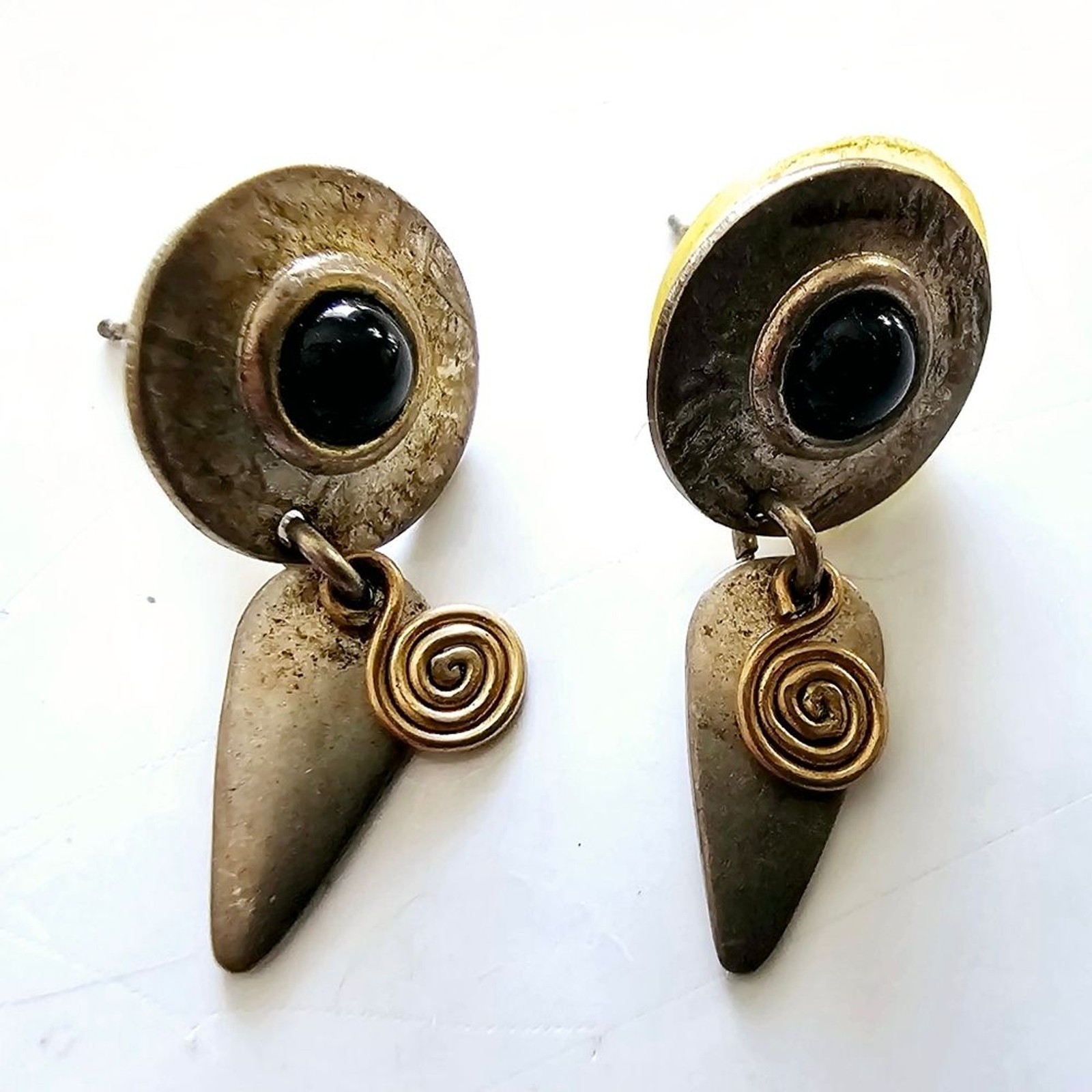 Vintage small modernist, Egypt revival, black stone silver post dangle earrings