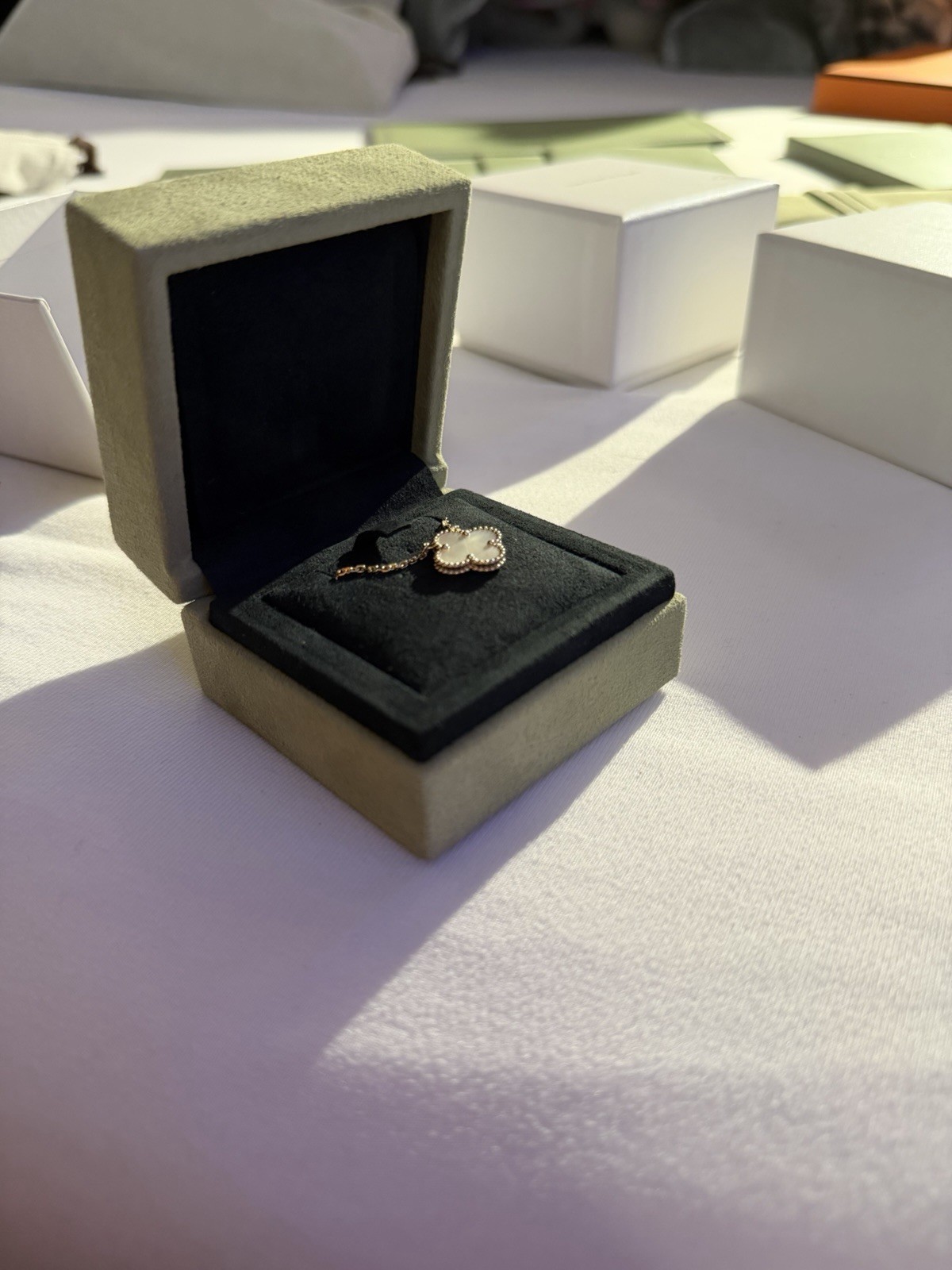 New Van Cleef Yellow Gold Plated Mother of Pearl Clover Pendant Charm Necklace