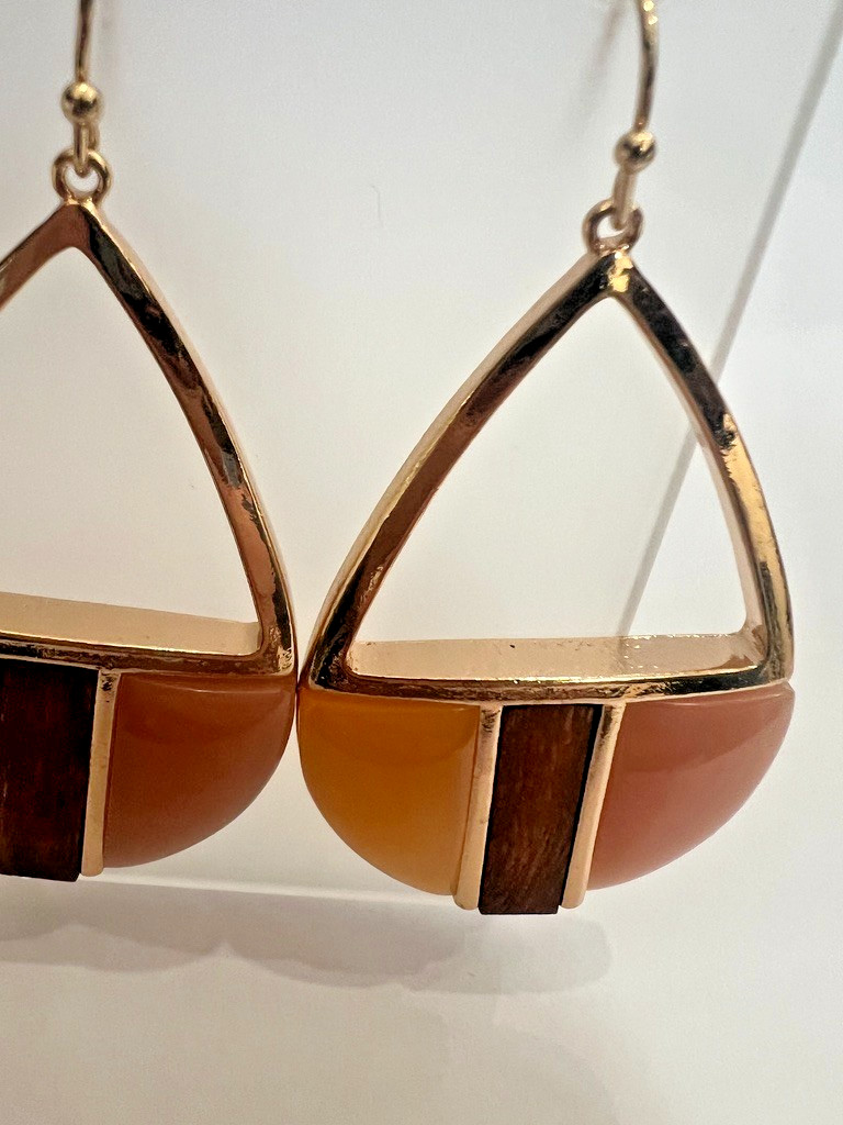 Uncas Int Gold Blush Wine Dangle Earrings Resin Wood Earth Tones Vendor Sample