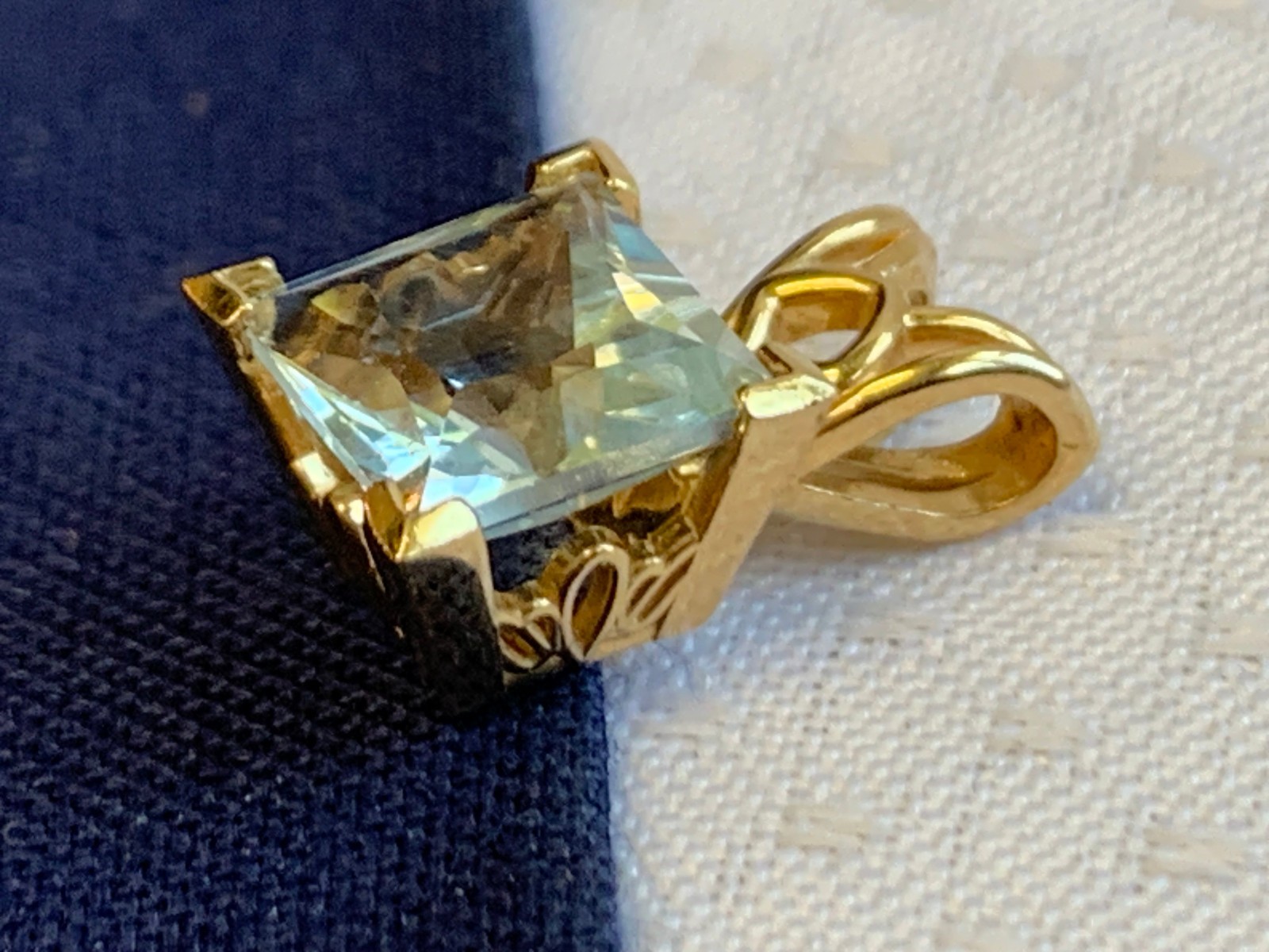 14K Yellow Gold Pendant 1.48g Fine Jewelry Aquamarine Color Charm *READ*