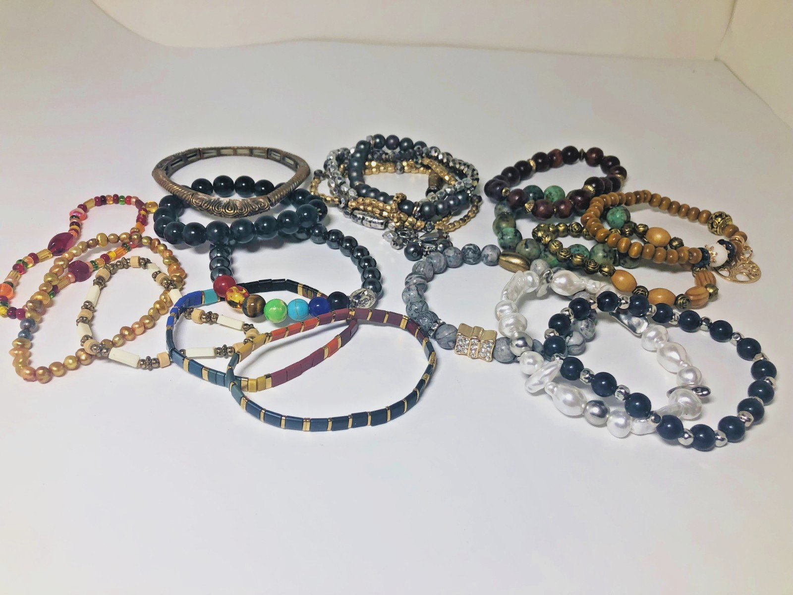Women’s Mixed Lot of 16 Stretch Bracelets Mixed Colors Various Bead Sizes