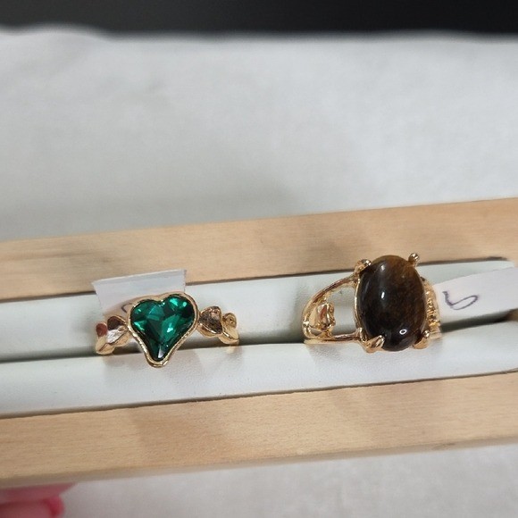 Lot of 2 Fashion Rings Gold Tone Green Heart & Dark Brown Stone Fashion Rings 9