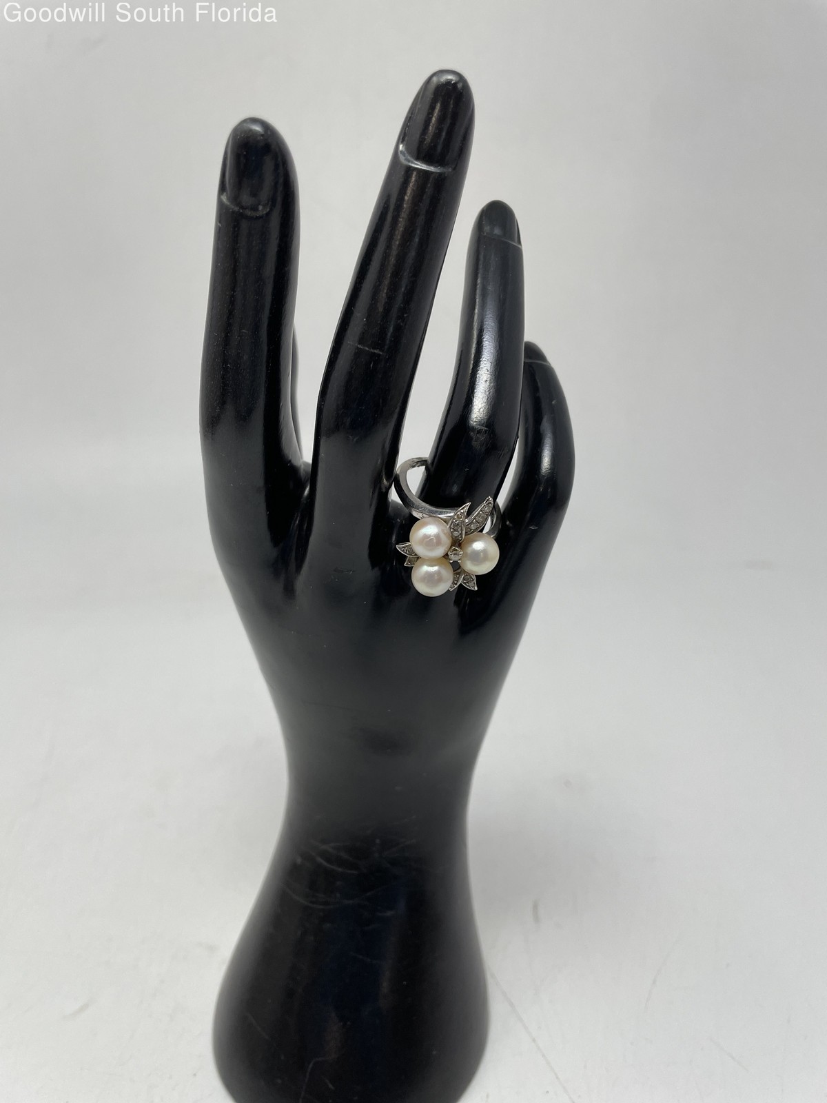 White Gold 14K With Diamonds Ring Size 8.5 (Stamped 14K Tested 13.40KT NSK) 6.1g