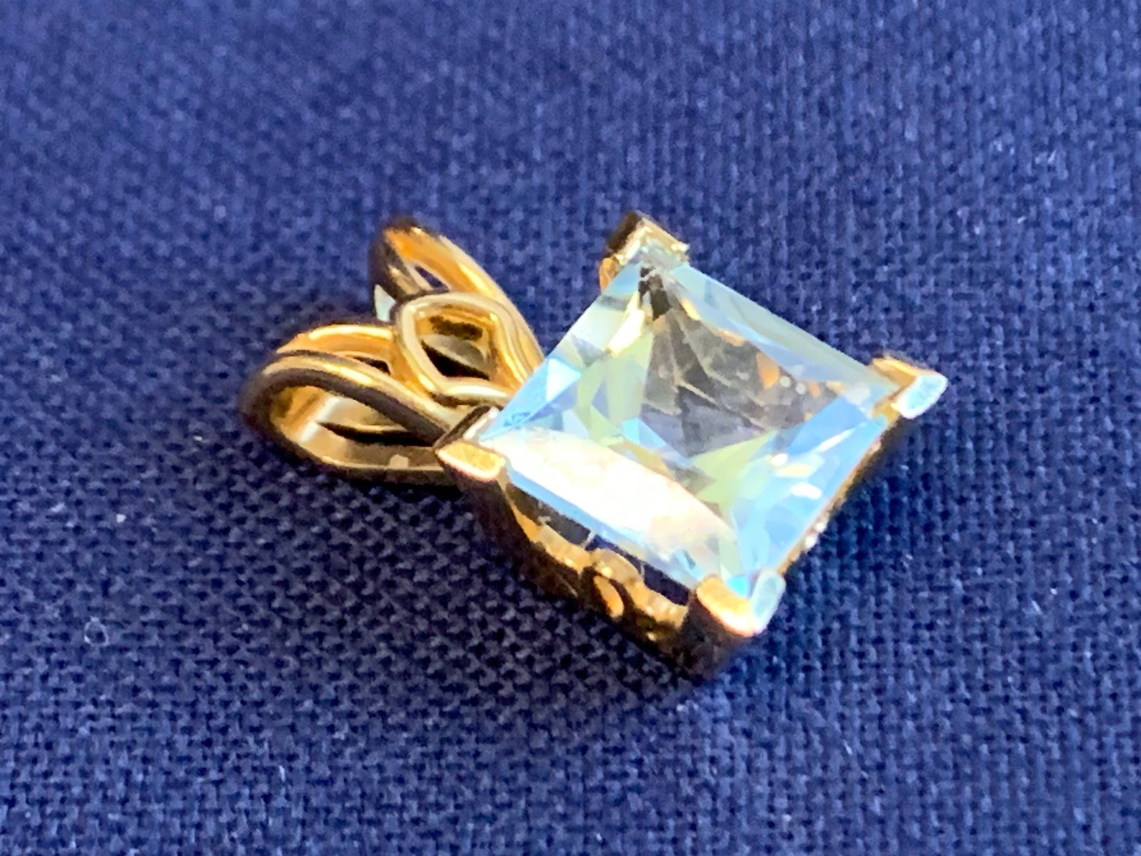 14K Yellow Gold Pendant 1.48g Fine Jewelry Aquamarine Color Charm *READ*