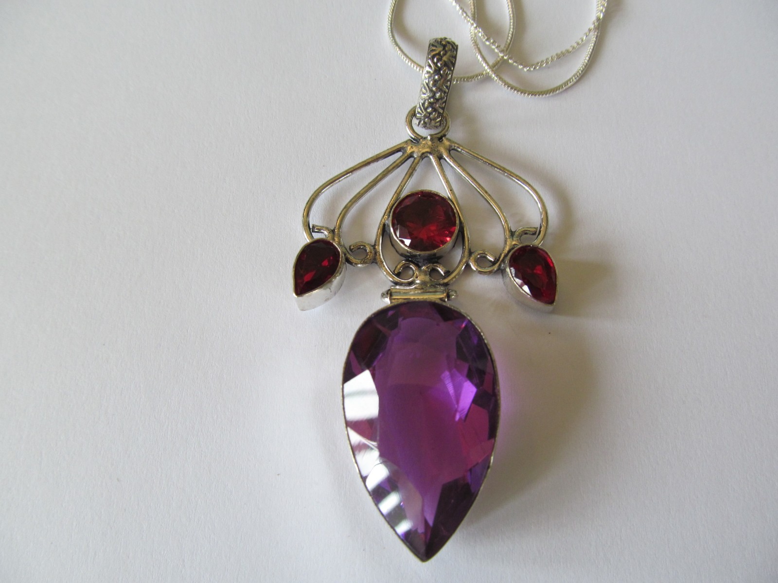 NEW TRIANGLE FACETED AMETHYST CRYSTAL-RED CRYSTALS PENDANT SILVER SNAKE NECKLACE