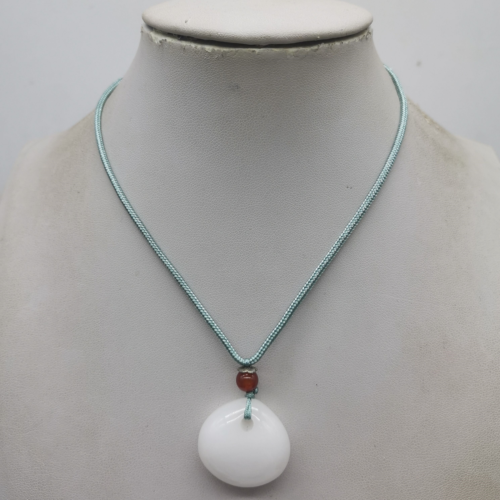 Certified Genuine Natural White Quartzite Pendant Necklace 无事牌