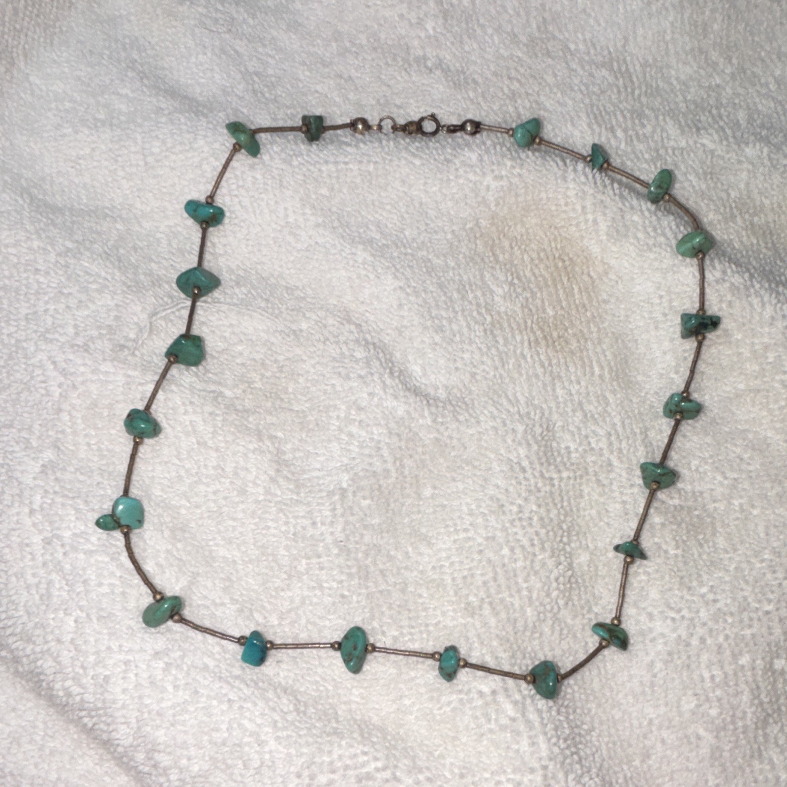 Green Turquoise Chip Beaded Necklace Silver Tone Chain Lobster Clasp