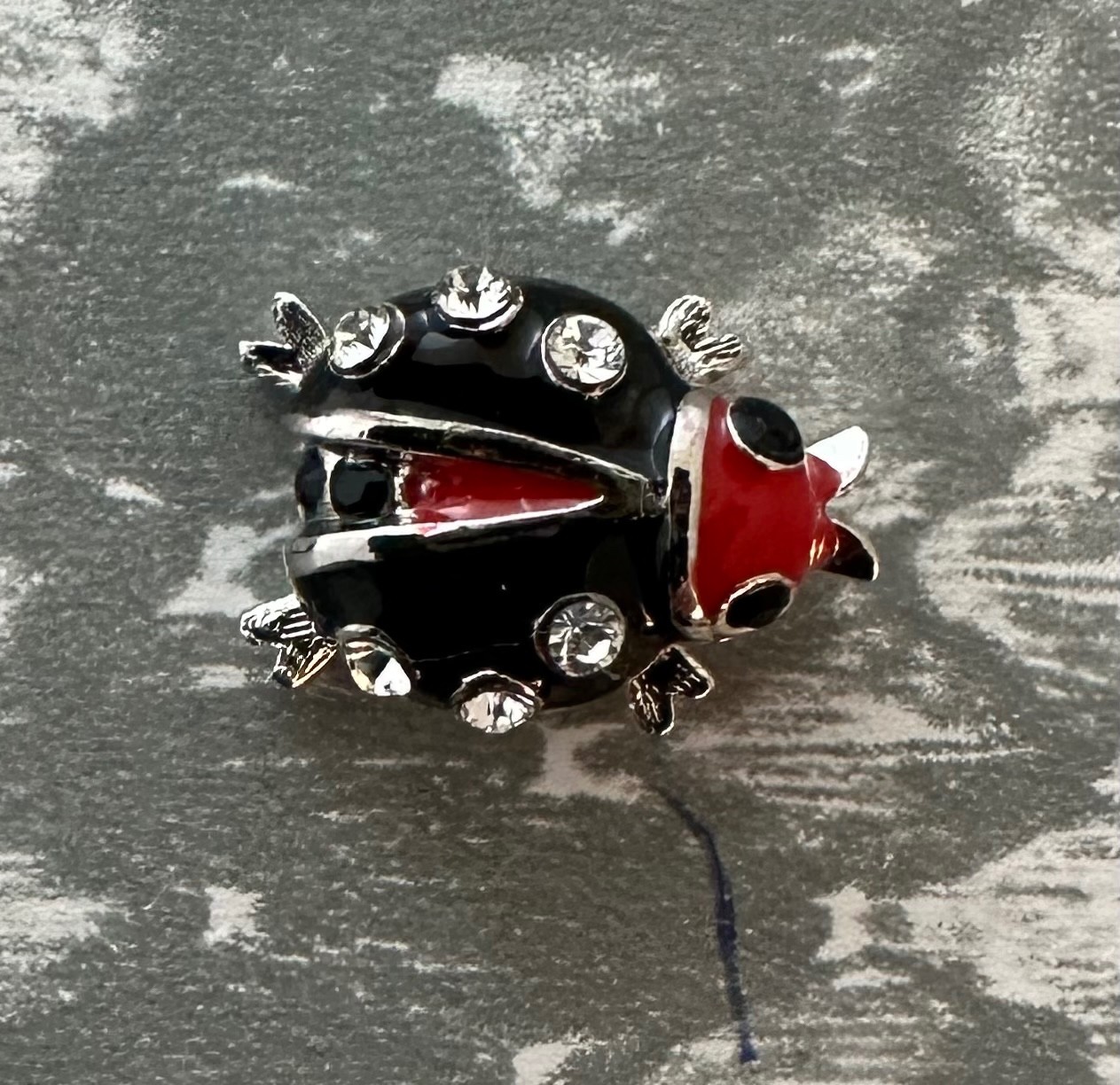 JAY STRONGWATER TIE TACK LADY BUG PIN BROOCH WITH SWAROVSKI CRYSTALS