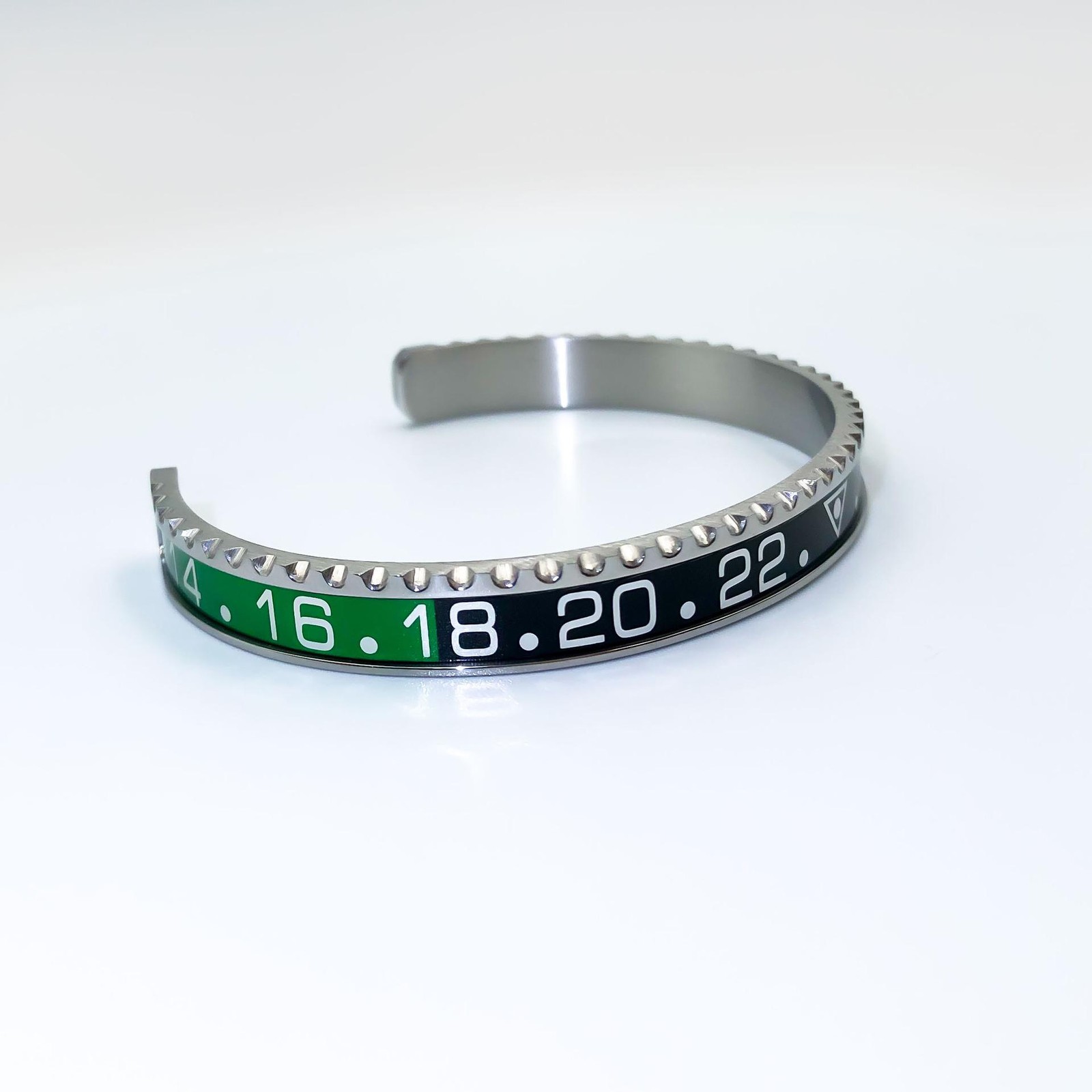 Men and Women Stainless Steel Personality Bracelets Digital Speedometer Bracelet
