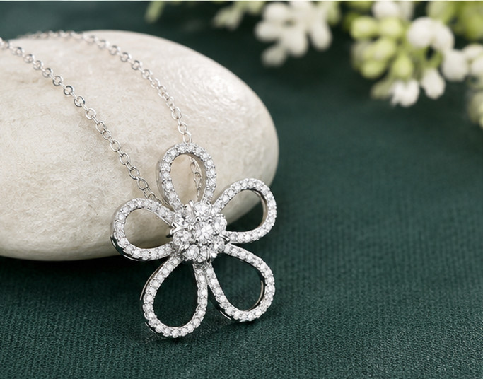 1.50Ct Round Cut Simulated Diamond Wedding Flower Pendant 925 Sterling Silver