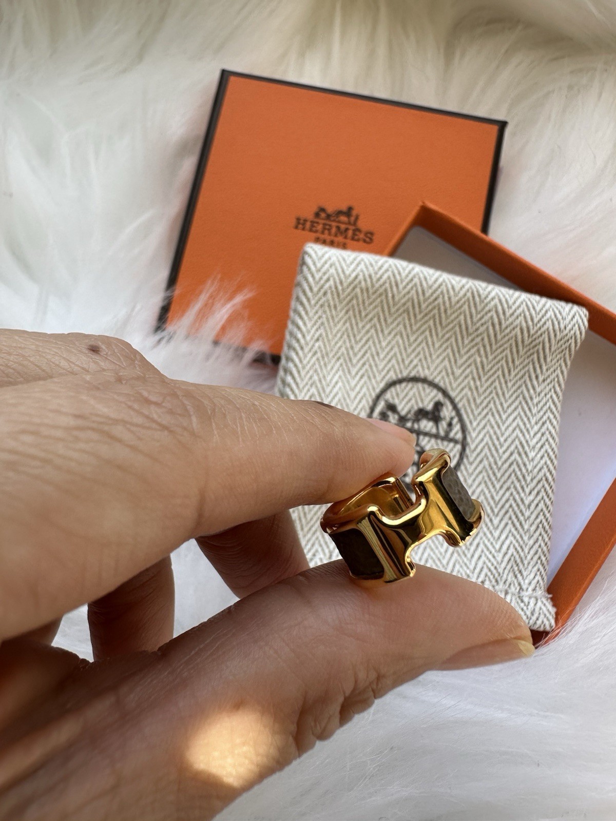 Hermes BIJOU D”OREILLE Olympe PM Small Metal Ear Cuff PM ETOUPE Gold