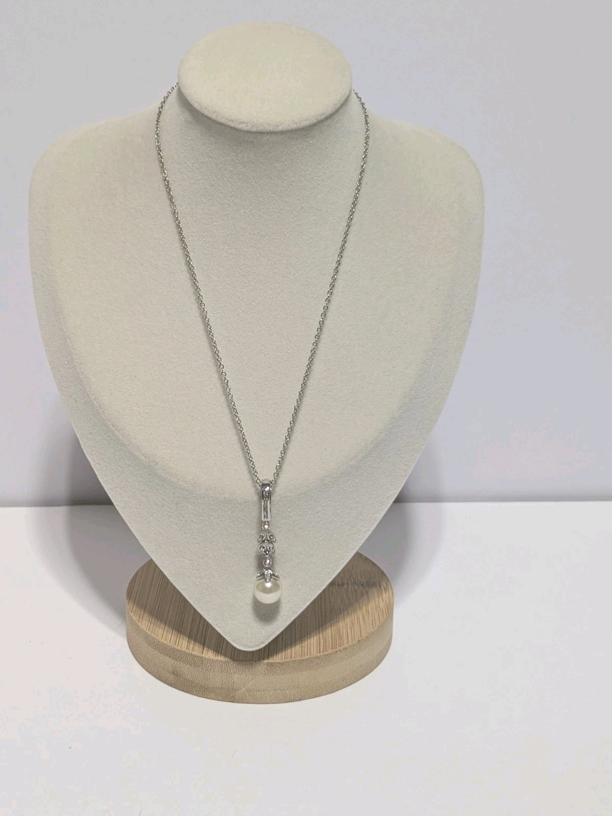 Silver Tone Necklace With Removable Faux Pearl & Rhinestone Leaf Pendant 14″