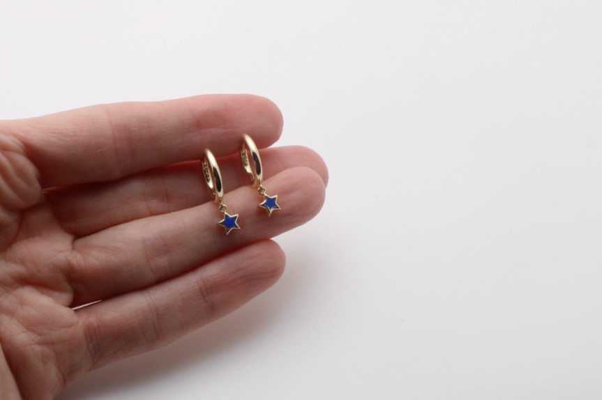 New Kendra Scott Jae Star Blue Huggie Yellow Gold Clicker Hoop Earrings