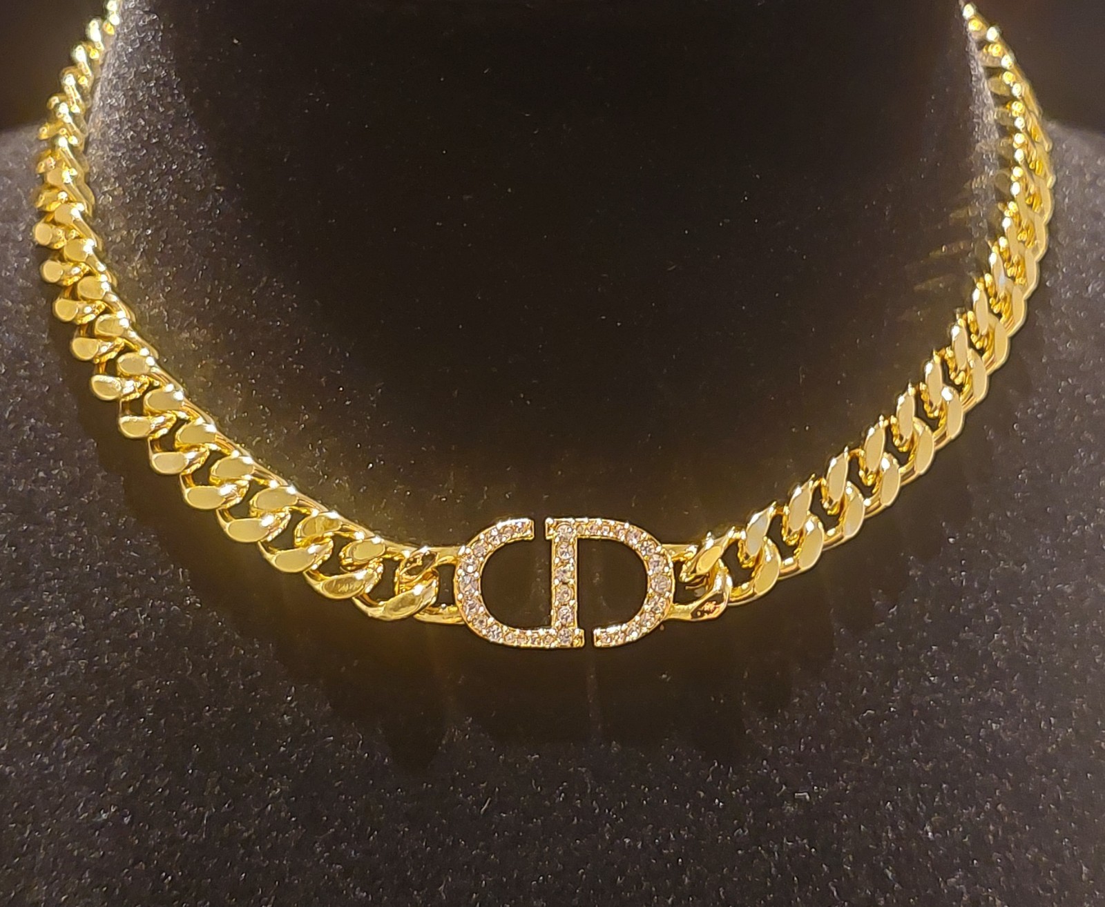 DIOR CD SIGNATURE CRYSTAL NECKLACE – Box & Dust Pouch included