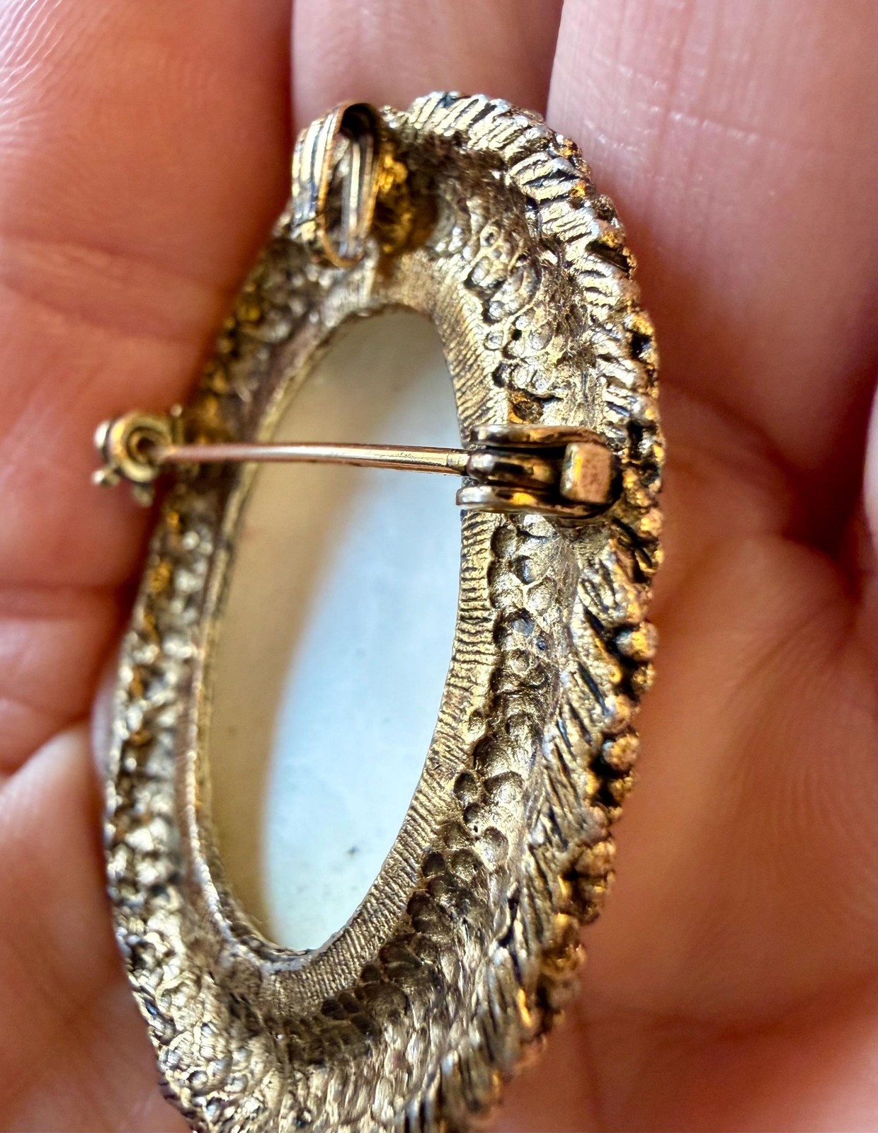 Vintage Victorian Revival Bird Brooch Pendant – 1960s Gold Tone Pink Songbird Tr