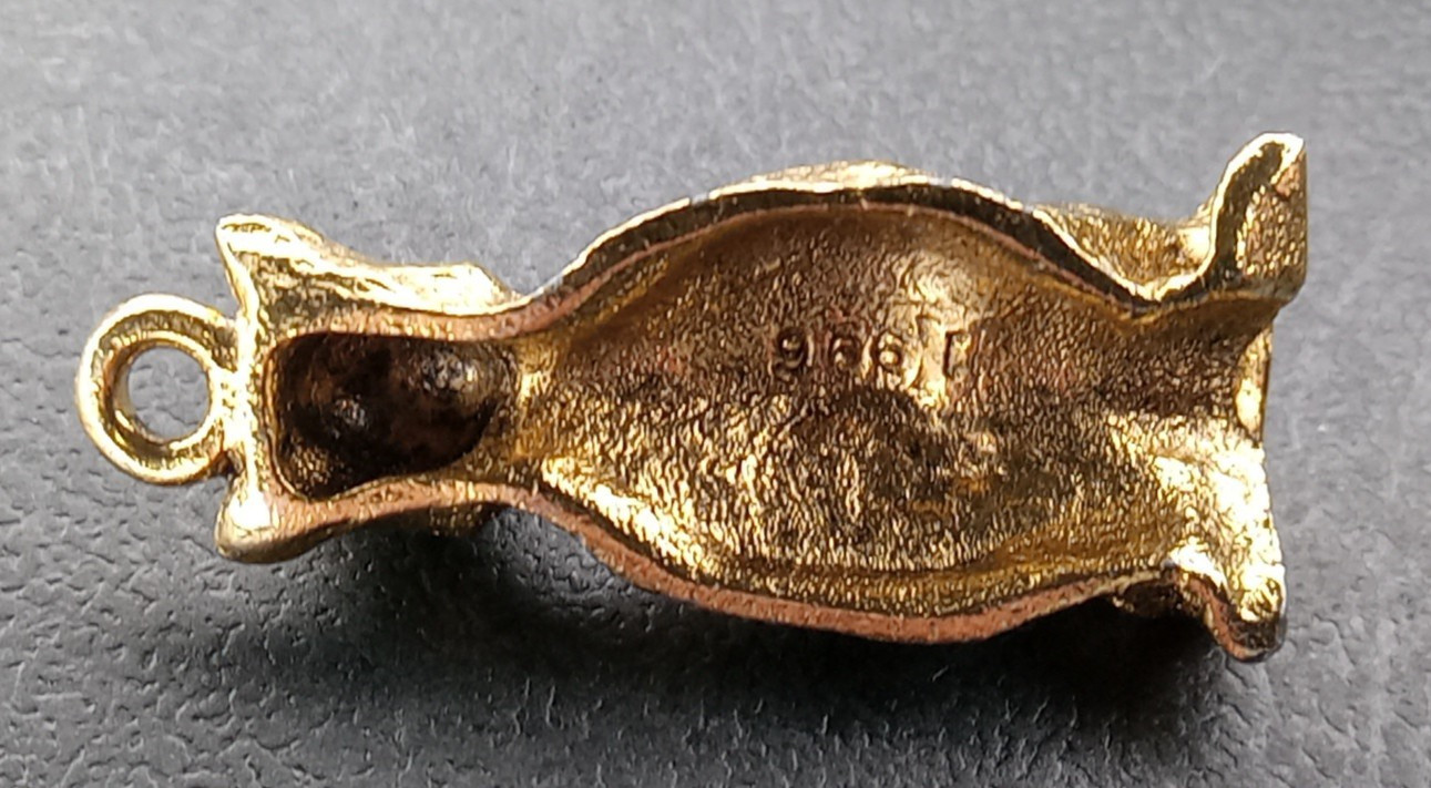 Sitting Cat Gold Toned Charm Pendant 1996 Vintage No Maker Mark
