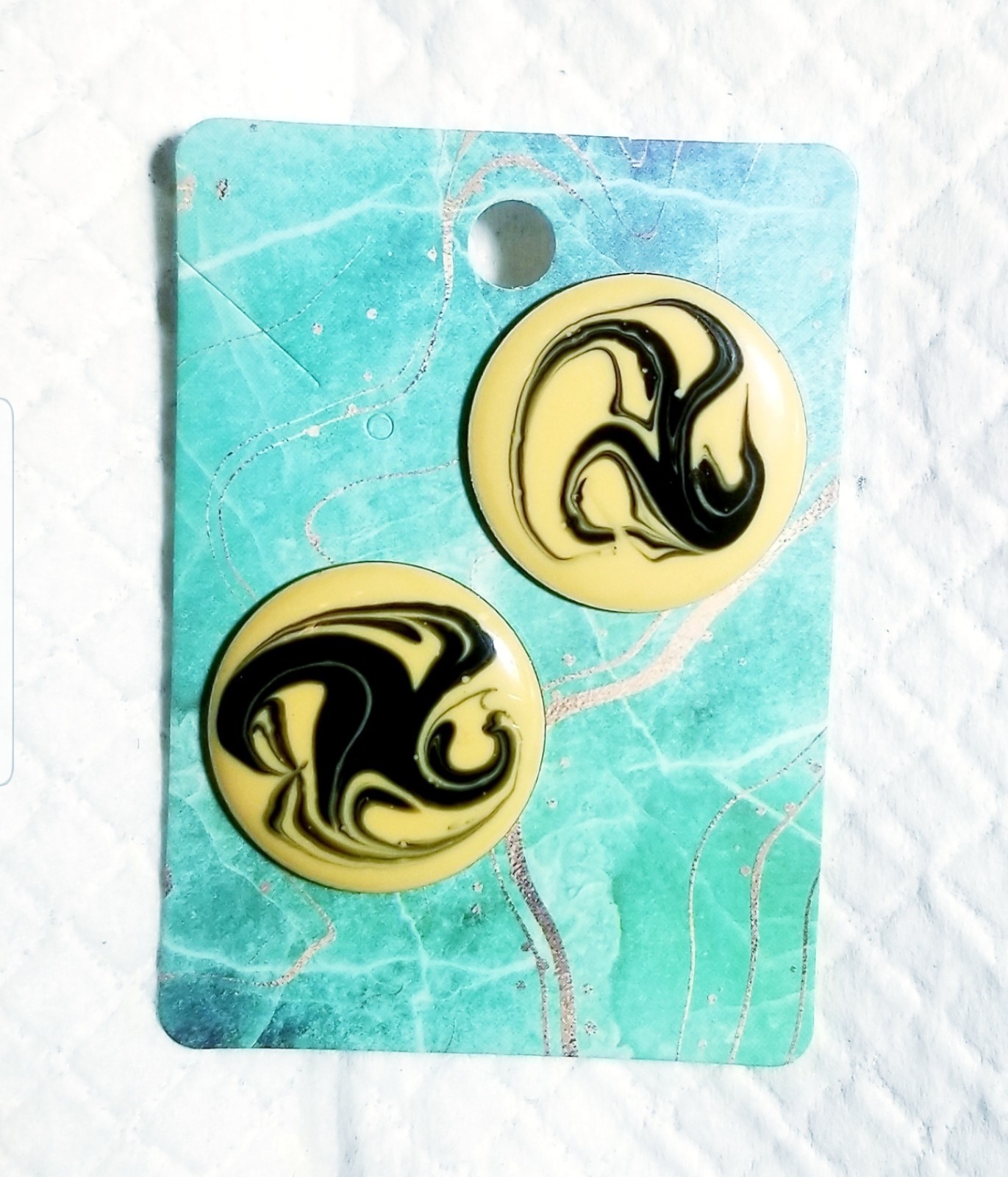 80s Swirled Enamel Button Stud Earrings Classic Modernist Bold 1980s cream/black