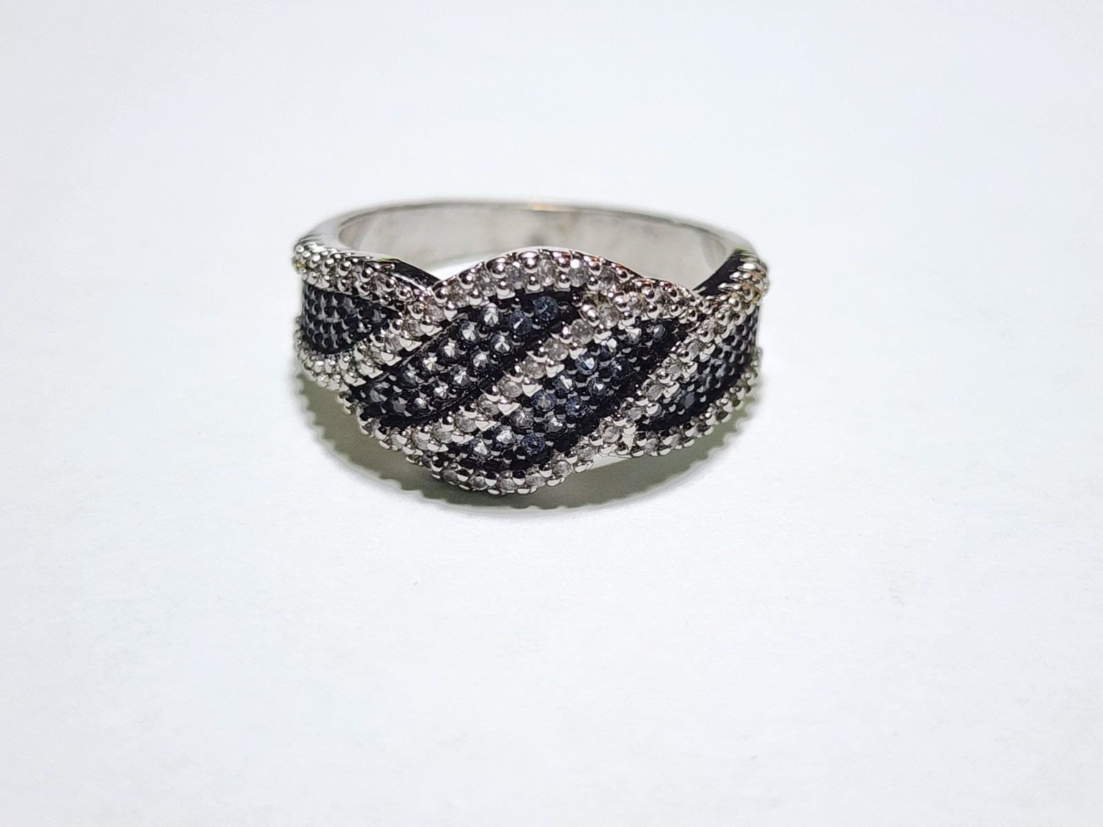 Women’s 925 Solid Sterling Silver Black & White CZ Pave Set Band Ring Sz 8.75