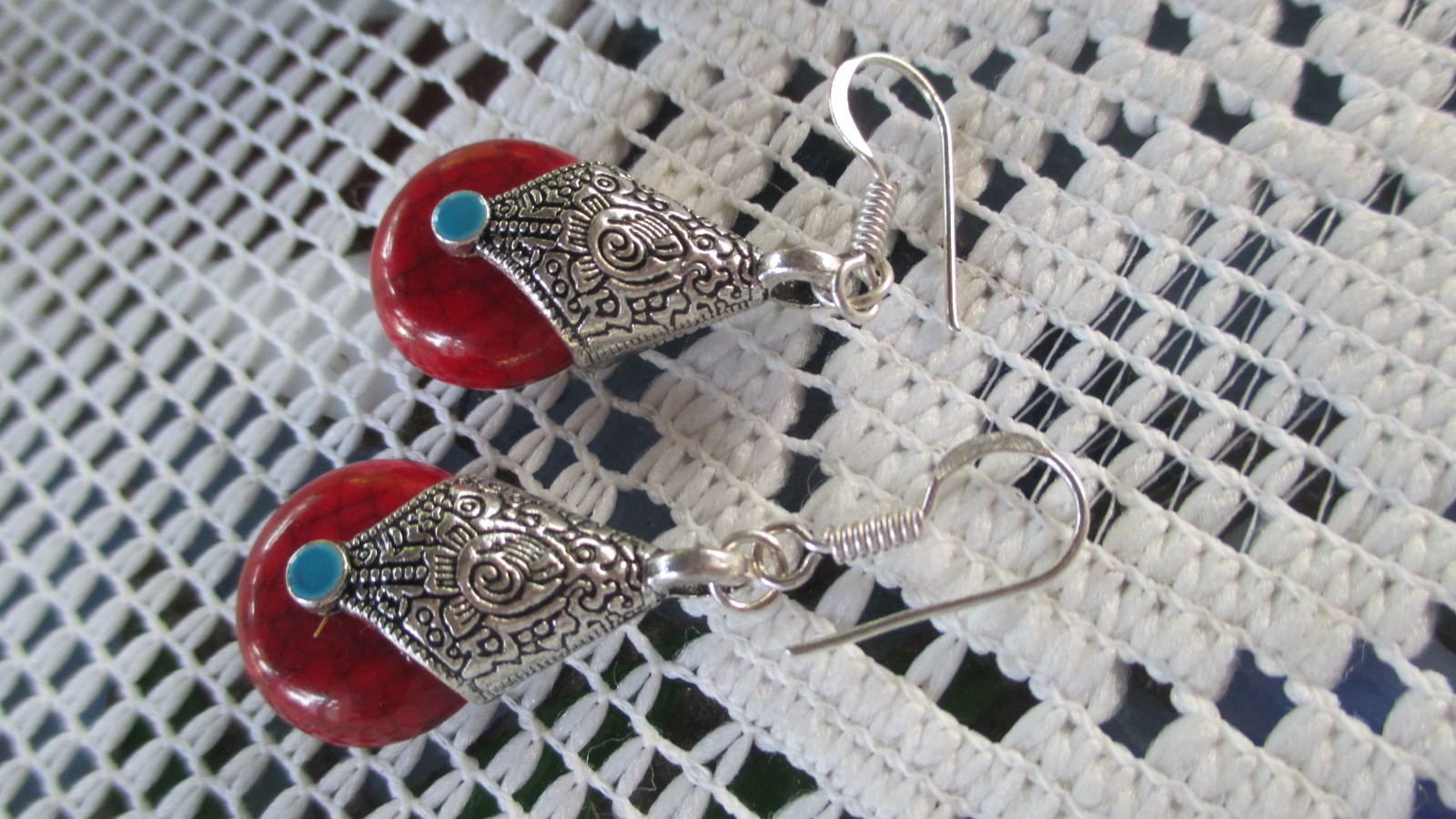 LIPSTICK RED RESIN DROP/DANGLE PIERCED EARRINGS