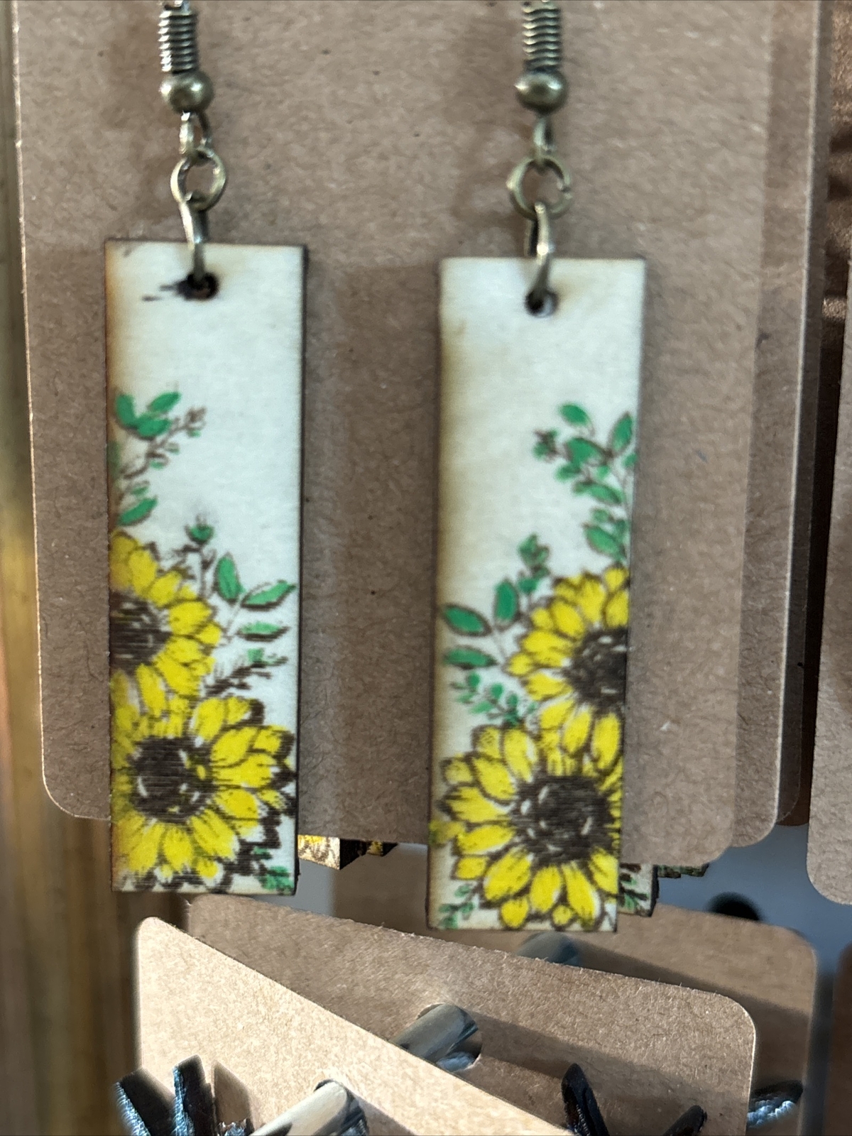 BOHO Wooden Style DangleEarrings Beautiful Sunflower With Green Leaves