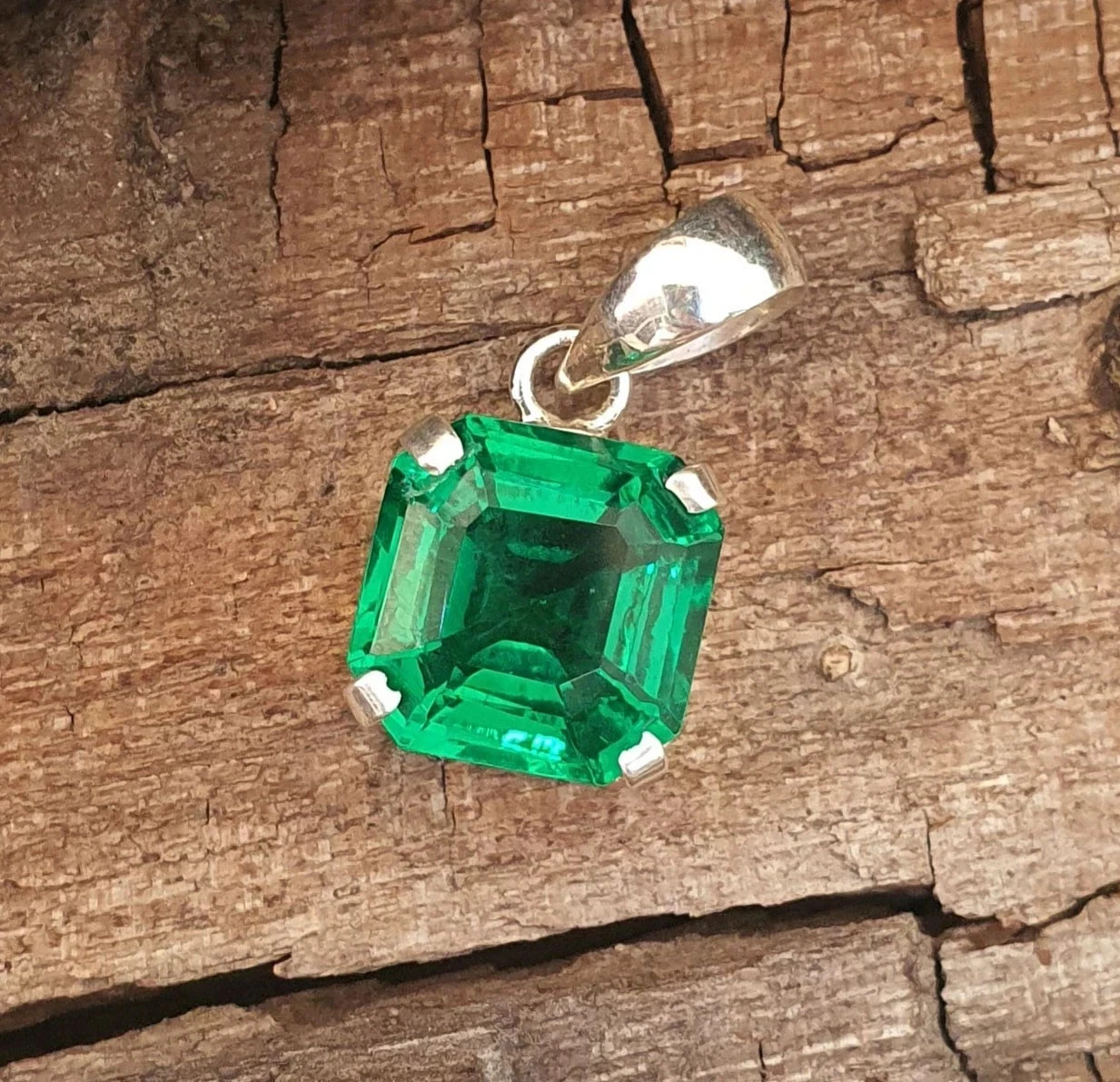 20.20 Ct Natural Emerald 925 Silver Square Pendant Gorgeous Gemstone with chain