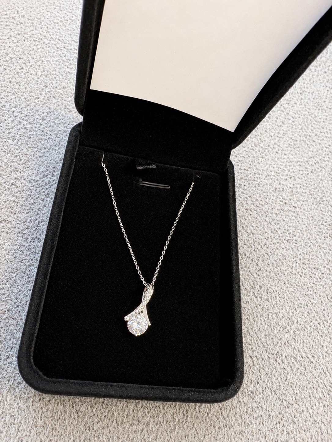 1.0 CT D Color Moissanite s925 Pendant and Chain adjustable 16-18 size