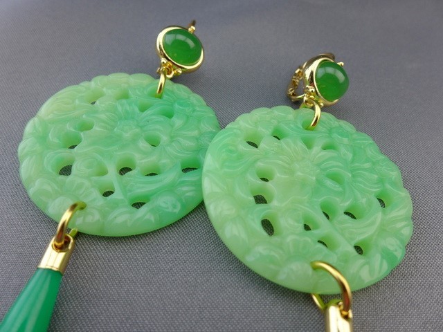 Kenneth Lane KJL COUTURE Asian Carved Green Jade Statement Drop Earrings 3-1/2″