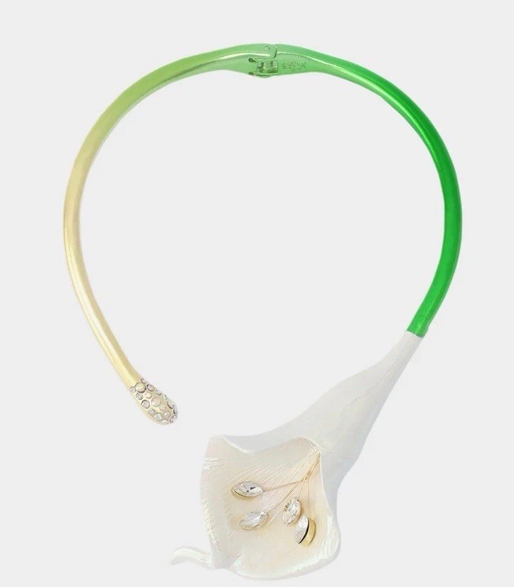 NWT BETSEY JOHNSON Calla Lily Collar Necklace Floral Design Crystals MSRP $128