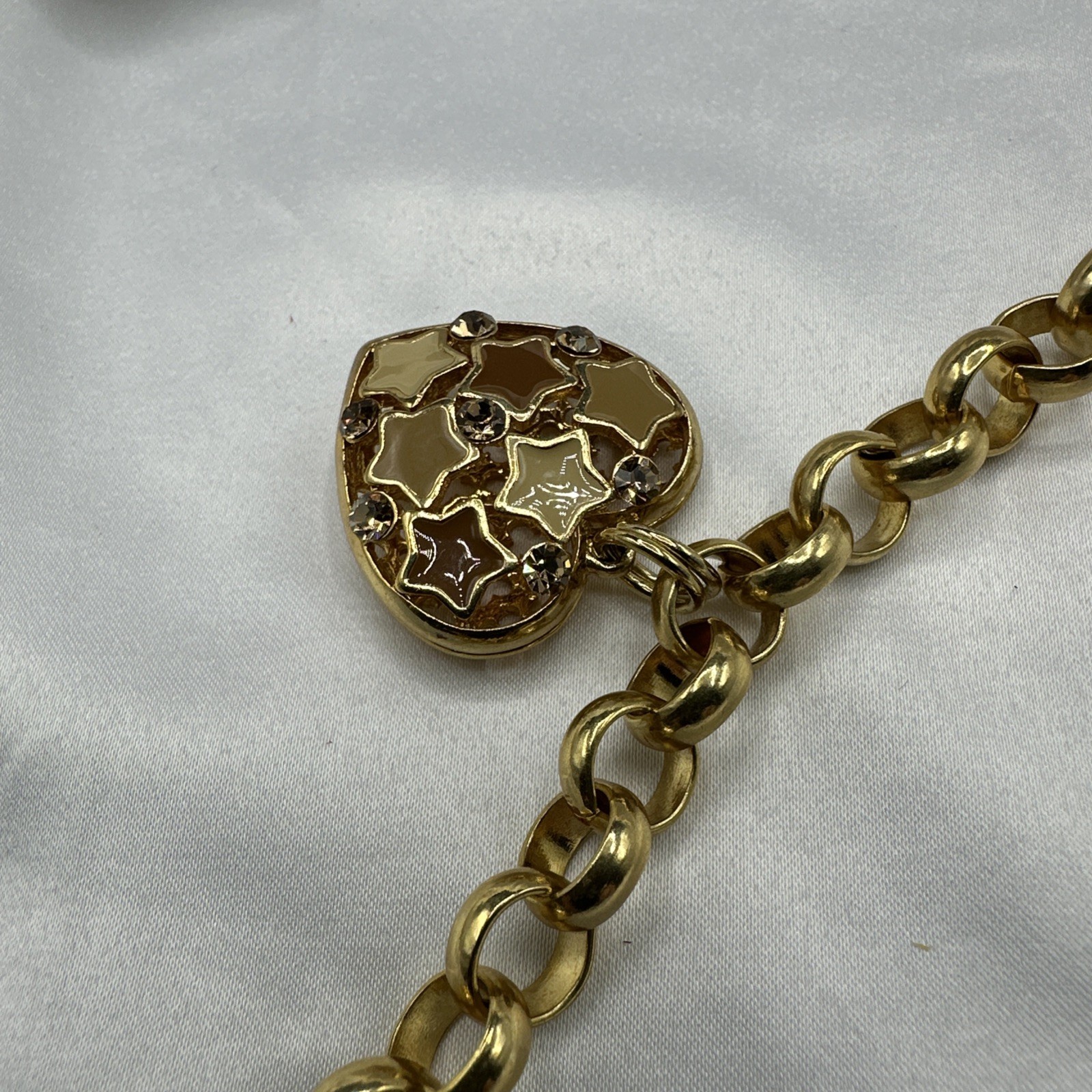 Heart Enamel Rhinestone Sole Charm Round Gold Toned Bracelet. See pics.