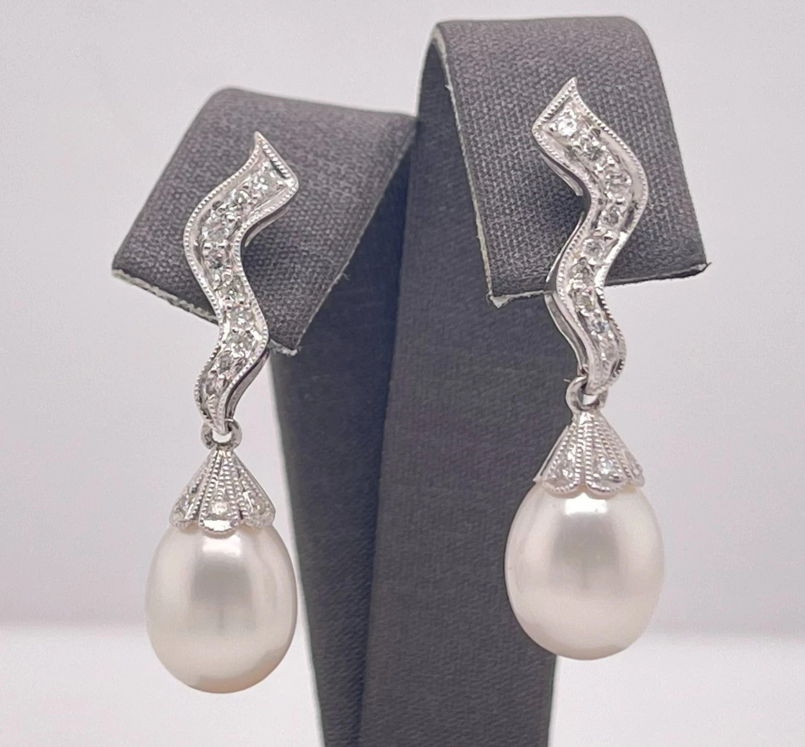 14K18K White Gold White Pearl & 0.25ctw Round Diamond Drop Dangle Earrings