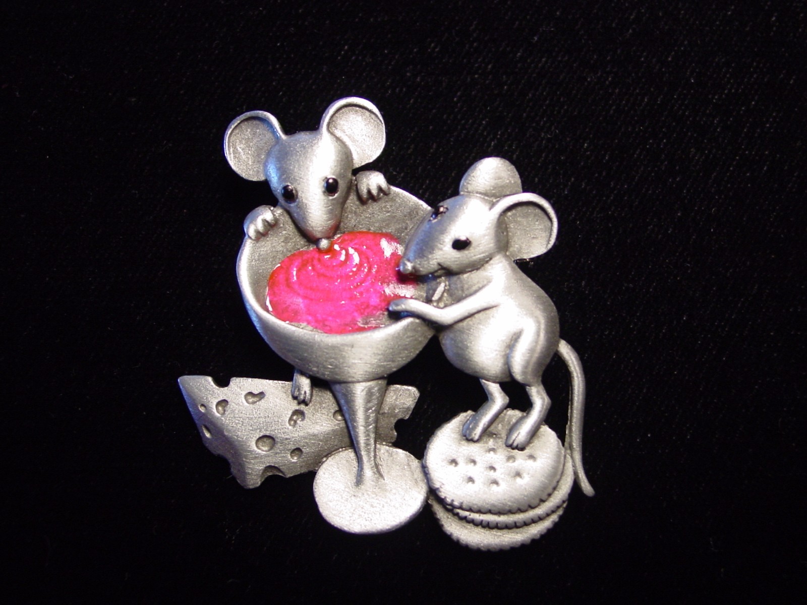 “JJ” Jonette Jewelry Matte Silver Pewter ‘PARTY Mouse Mice’ Pin