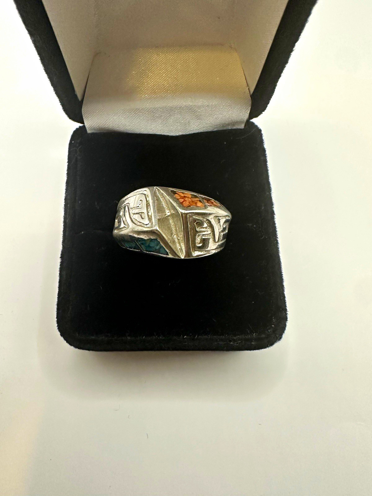 Vintage southwestern style silver ring with turquoise and coral. Size 11