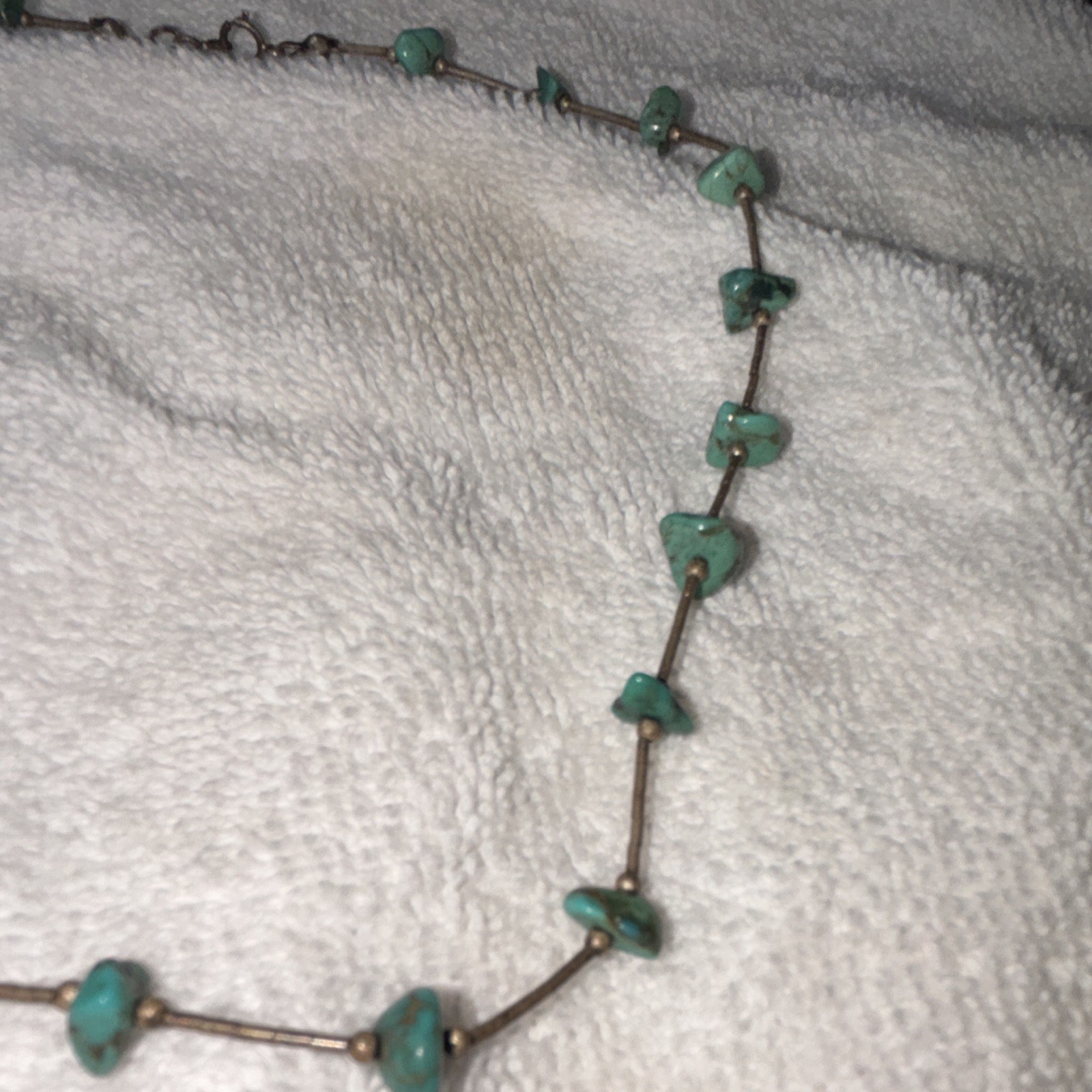Green Turquoise Chip Beaded Necklace Silver Tone Chain Lobster Clasp