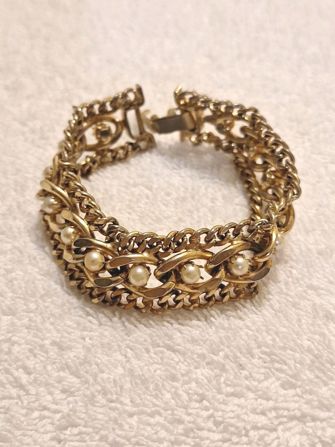 Vintage Faux Pearl Gold Tone Curb Link Bracelet 7.25 “