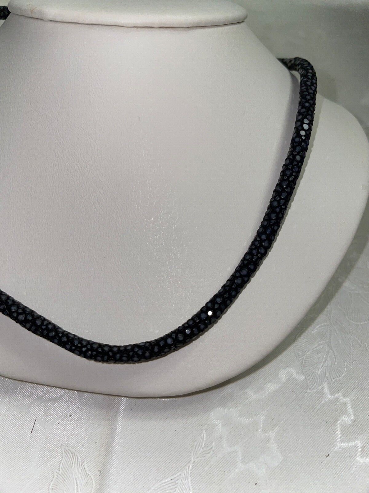 NWT Samuel B Genuine Stingray Leather Necklace Made in Hong Kong New York Bali