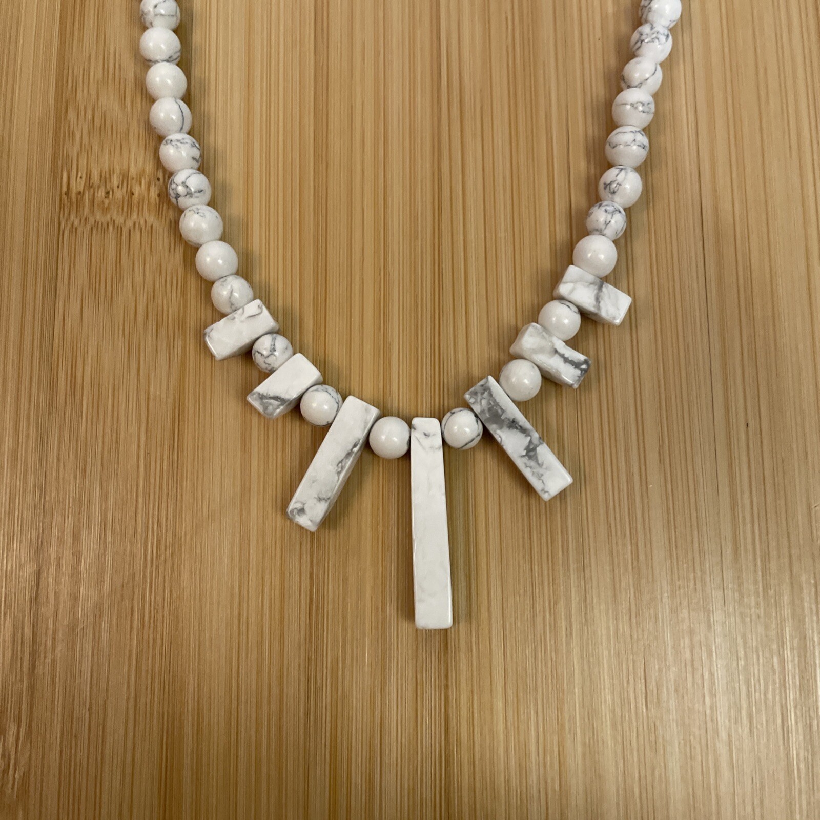CONSTITUTED white HOWLITE NECKLACE- 18″ TO 20″ -SILVERTONE