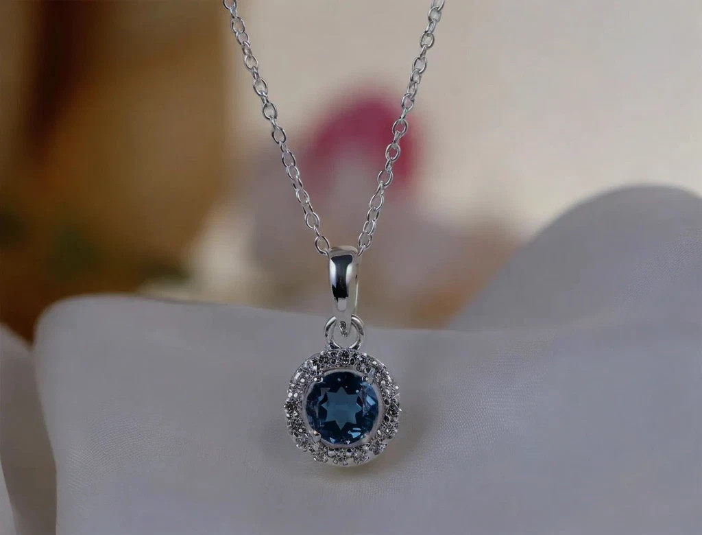 Natural London Blue Topaz Pendant Sterling Sliver Luxurious Jewelry With Chain