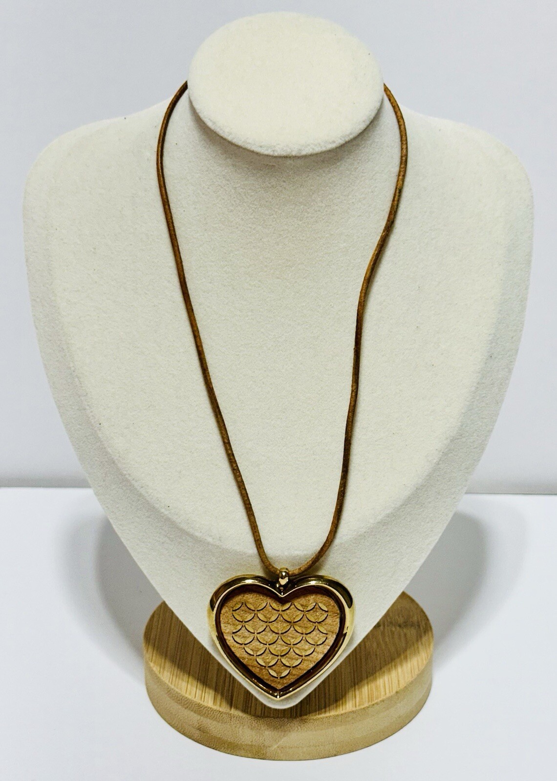 Liz Claiborne Necklace On Brown Cord With Gold Tone Heart Pendant 15in