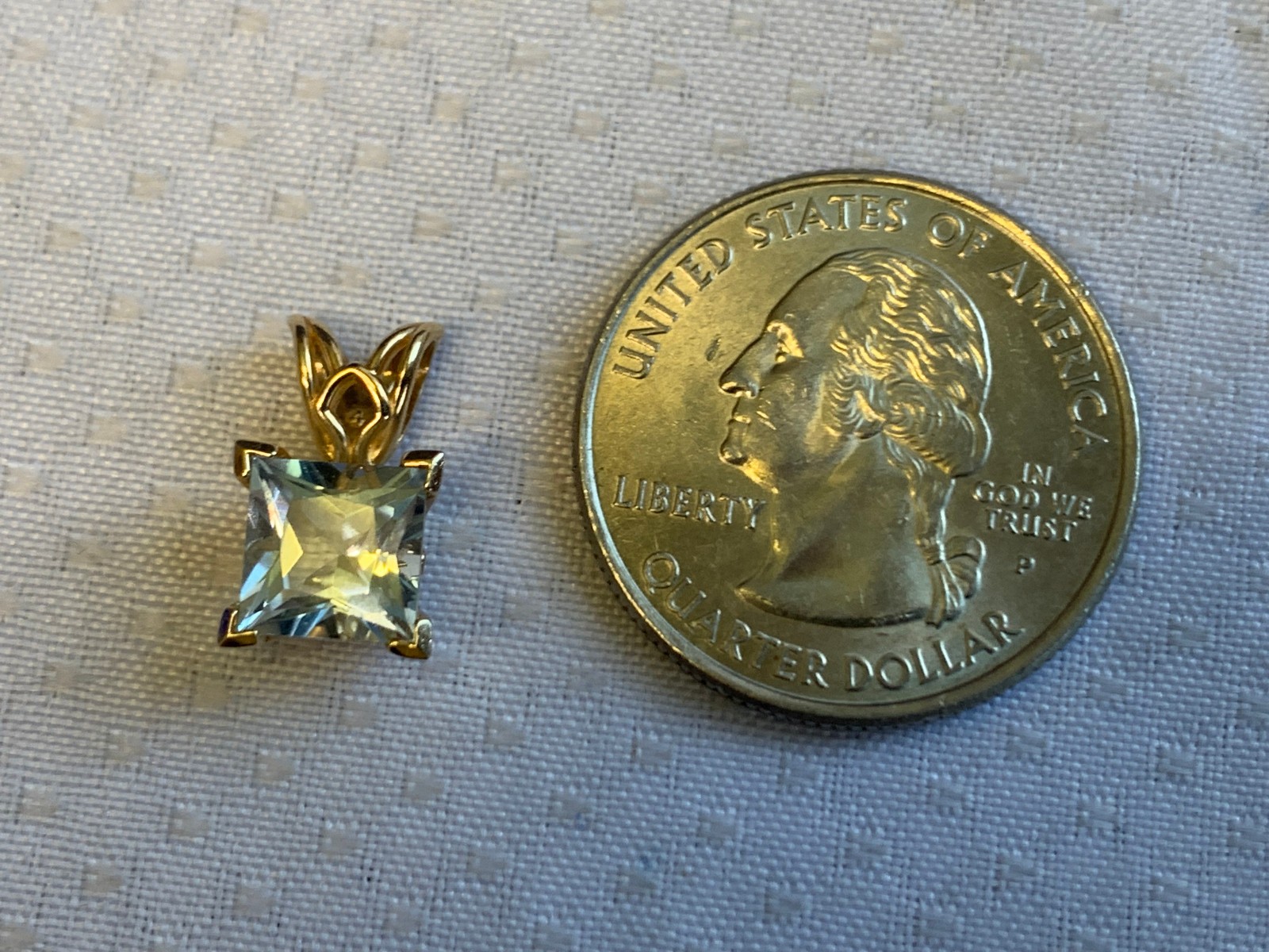 14K Yellow Gold Pendant 1.48g Fine Jewelry Aquamarine Color Charm *READ*